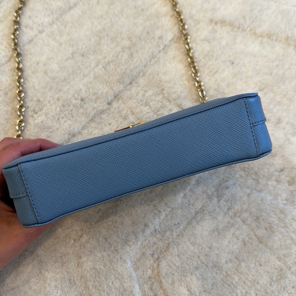 Prada saffiano wallet on chain. Never used. Perfect condition. Light blue color - Picture 3 of 8